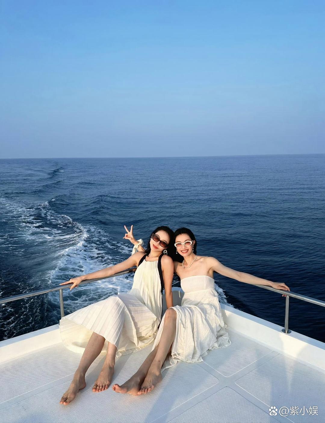 果然物以类聚，和钟楚曦在一起的果然都是极品美女啊！