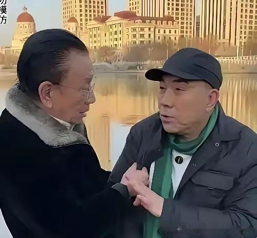 海河战神杨议辈分高出姜昆一截，二人碰面客气疏离兄弟相称，心照不宣绕开辈分话题太微
