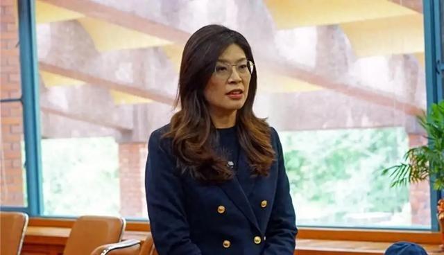 青鸟终于尝到郑丽文的厉害了！青鸟一向狂妄自大，仗着有民进党撑腰就敢胡说八道，这下