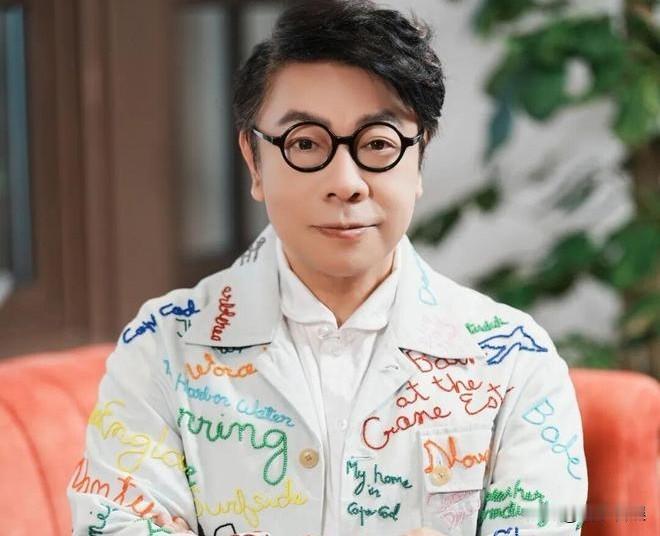 蔡康永，高调回应！10月5号，蔡康永终于发文了，这两天他可是被推到了风口浪