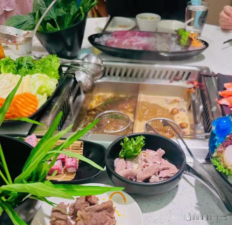 每次回国回老家休假。村里老人问得最多的问题就是：越南工资水平低一个月才几百块钱