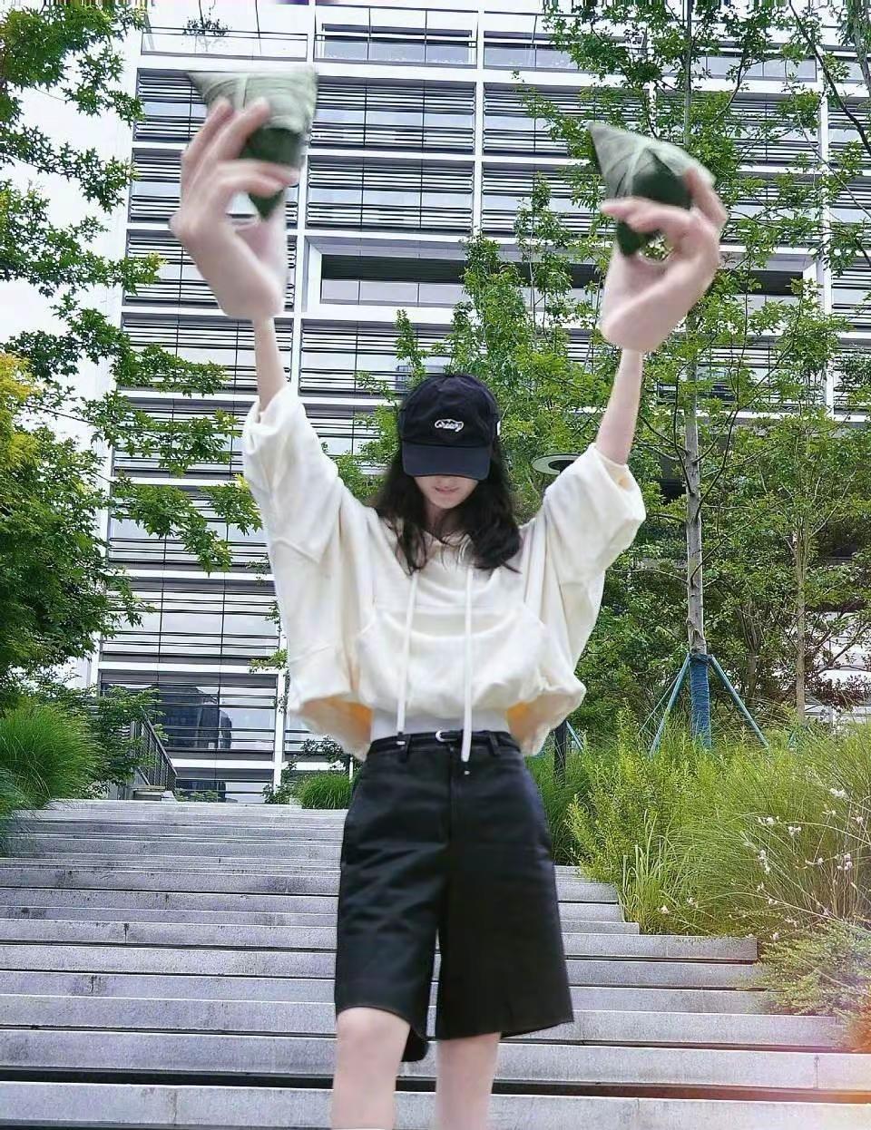 赵丽颖端午节一起做可爱的小粽子