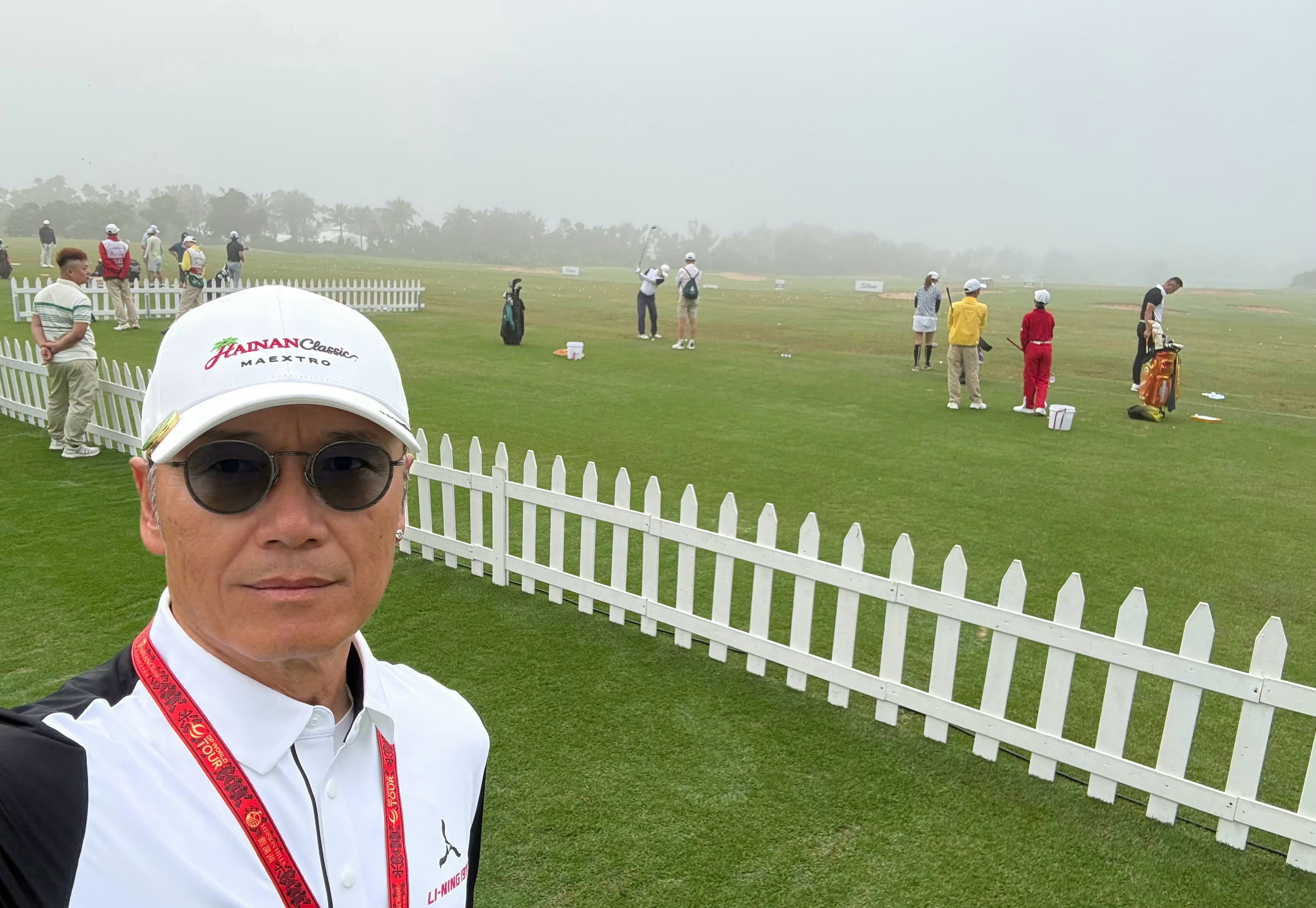 高尔夫比赛现场，苗侨伟、王志文、孙楠合照🤳