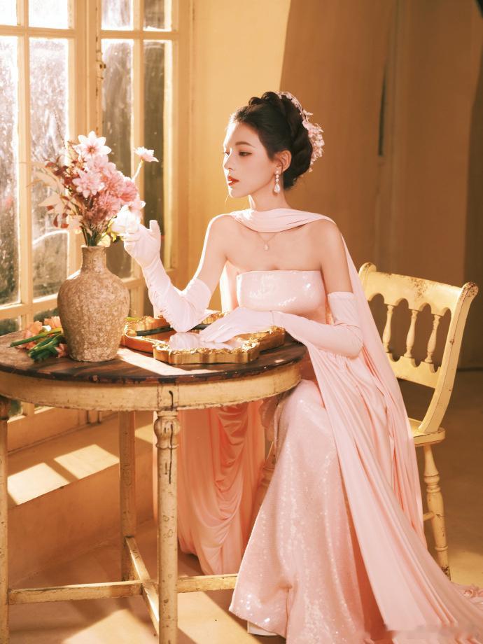 张予曦粉裙张予曦视界大会红毯张予曦粉裙，张予曦视界大会红毯，今日份粉色猫咪张予