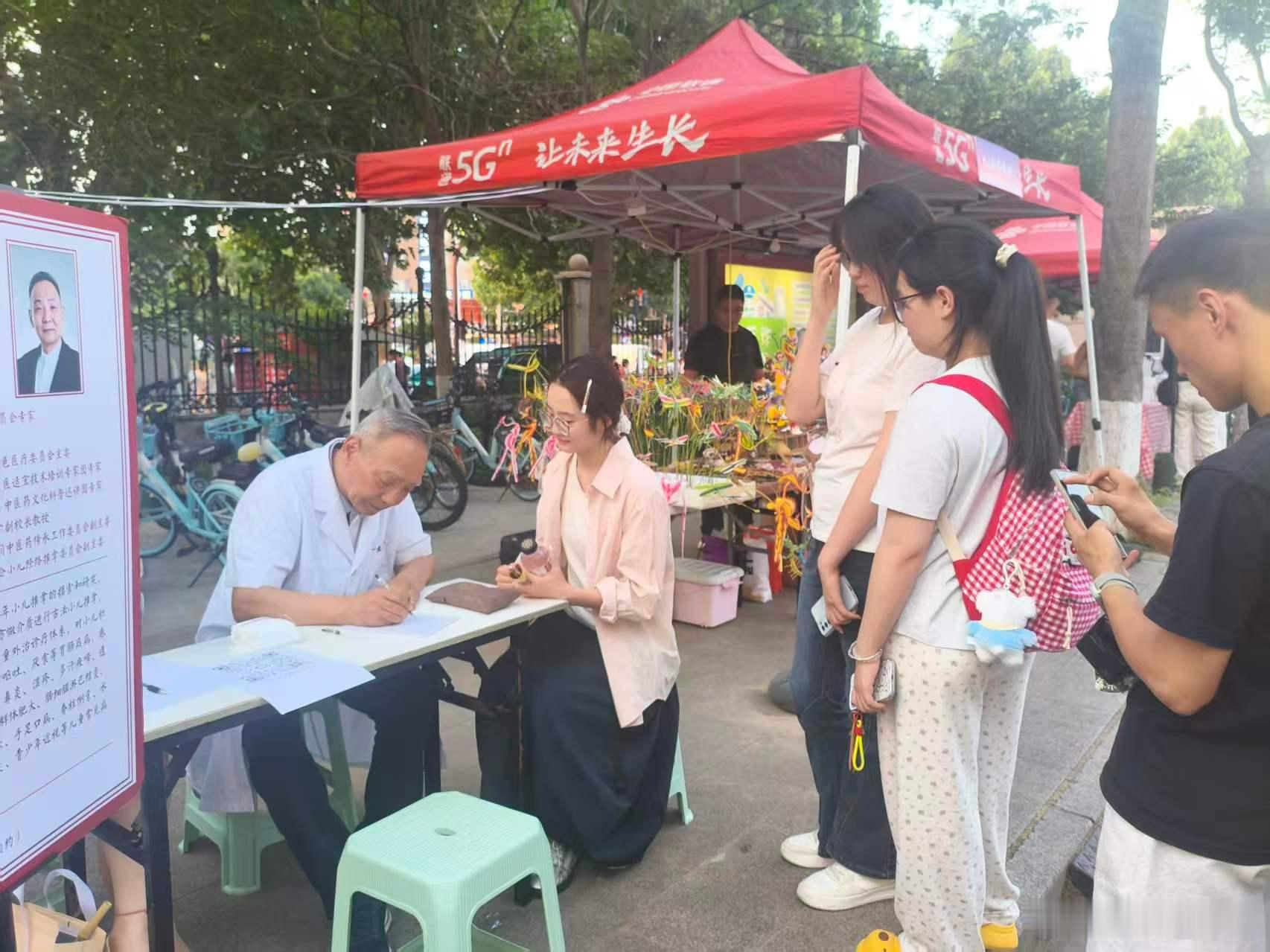 不少患者会遇到这样的情况：服用标注“化痰”的中成药后，痰液反而增多，甚至咳嗽加剧