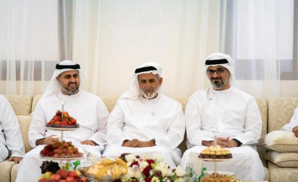 阿联酋彻底坐不住了，高层连夜赶来中国，35亿债务难题解开后，这个海湾国家的求生