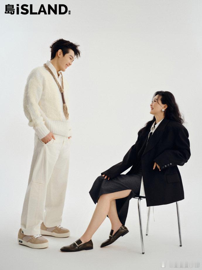 王艳带儿子球球拍杂志王艳带儿子球球拍杂志，母子俩都好上镜啊！王艳和儿子球球杂志大