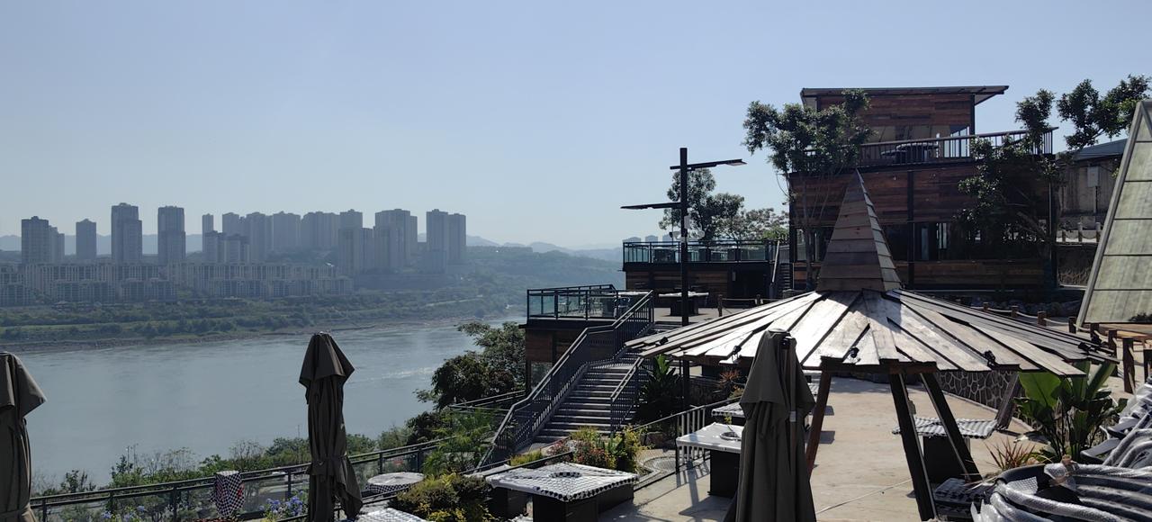 [吃瓜]我渡区滨江路旁的“泊临崖”火锅公园快开业了，地方确实不错，和南岸“枇