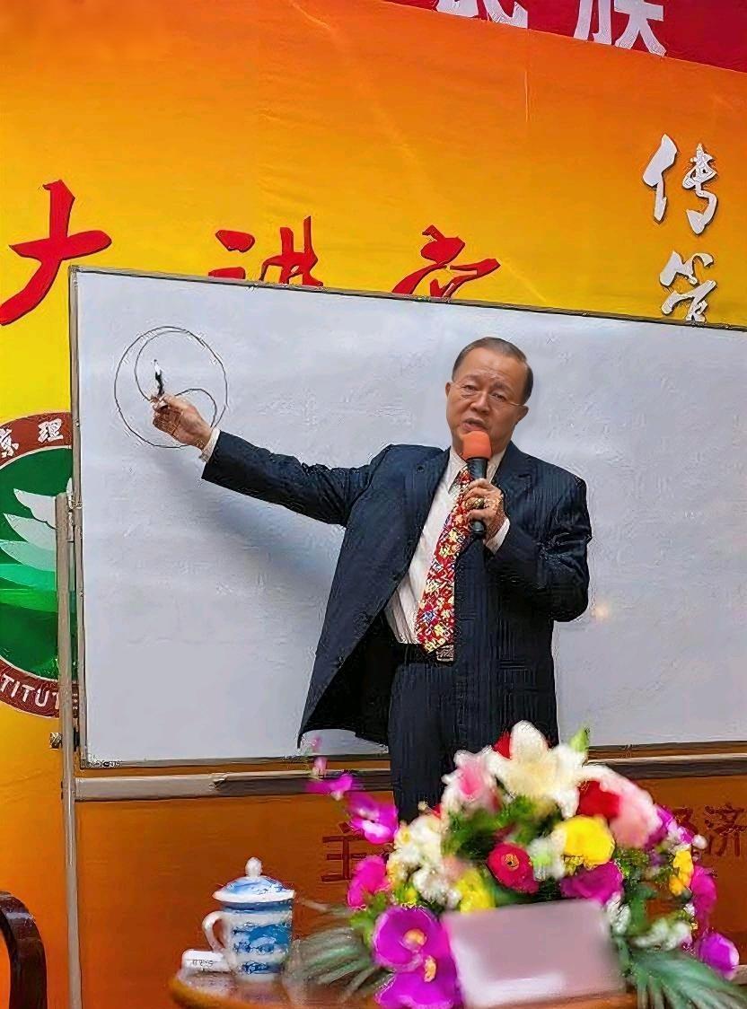 曾仕强：“这样的人绝对不是普通人！我告诉你，独来独往者，非神即魔，绝非普通人。曾