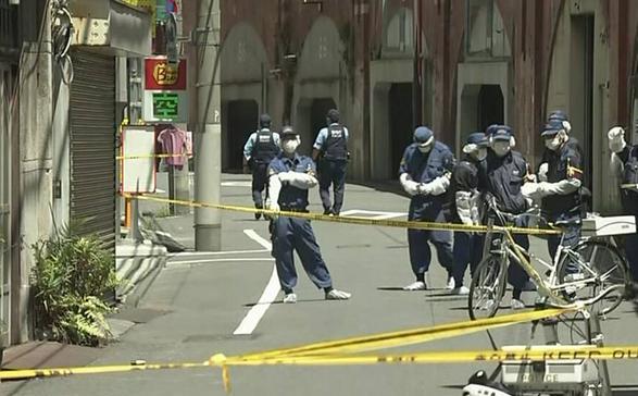 在日本两天就有3名中国人生命遭到威胁！7月30日，一中国游客在日本大街上遭勒颈抢