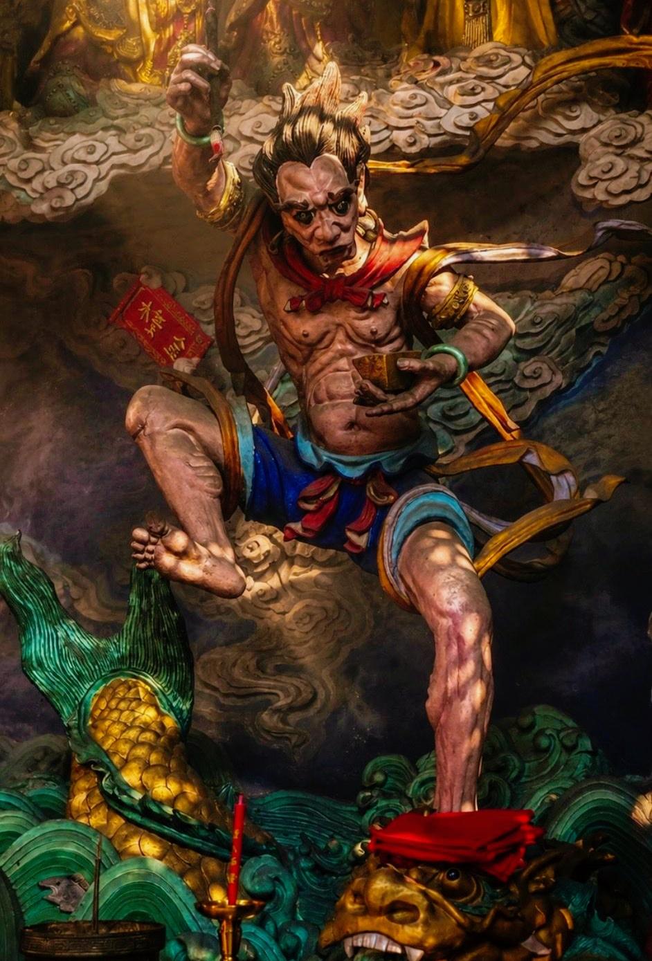 ：）中年人的清醒不入局。坐一次公交车只需要两块钱，可你要是起了贪念，想把它弄回家