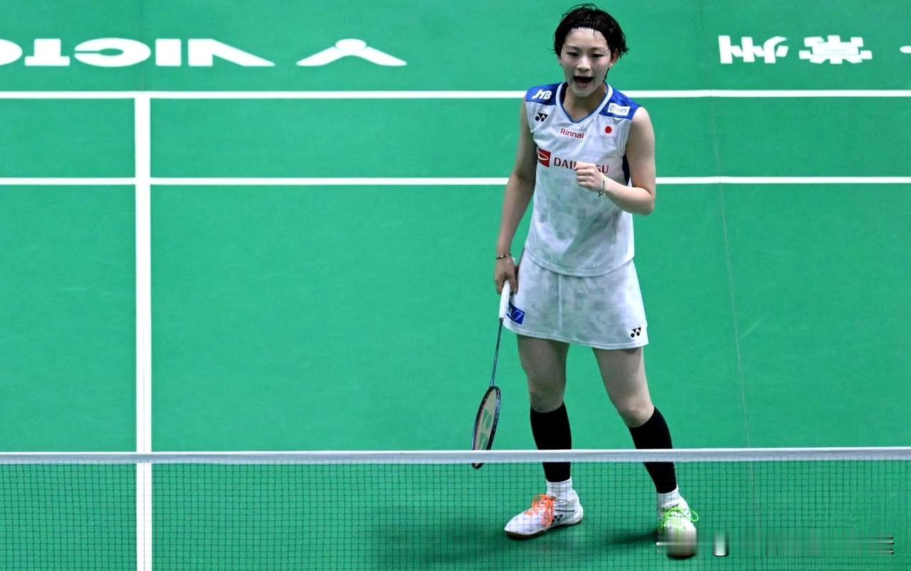 羽毛球中国赛，随着一场2-1，女单四强/全部落位，中日两场半决赛1，陈雨菲（