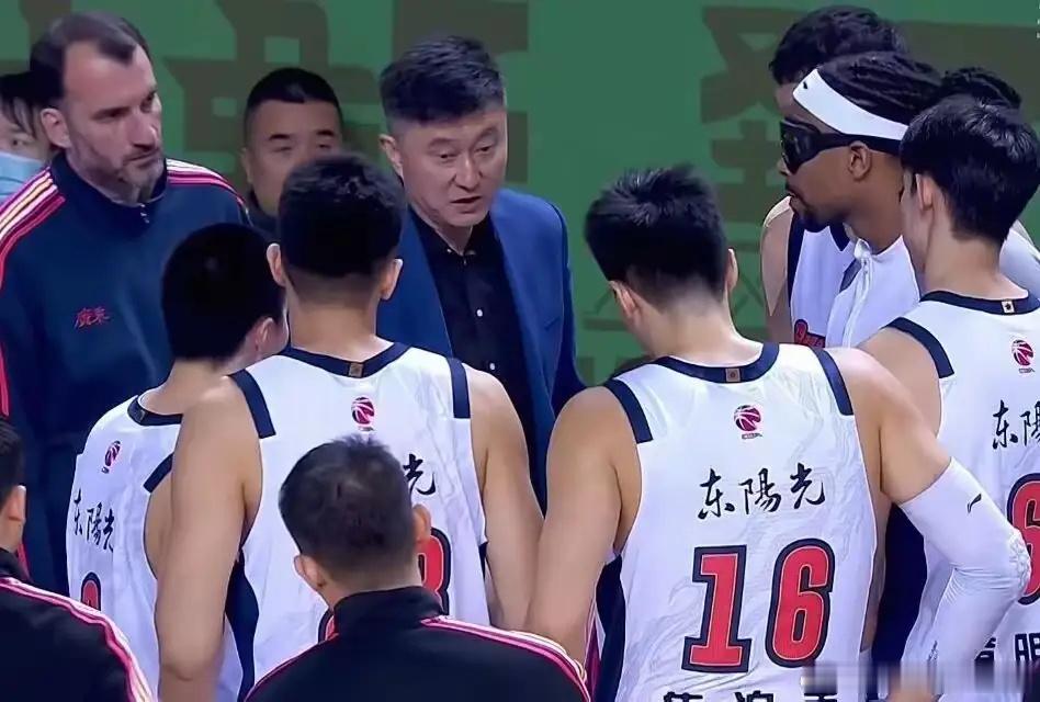 曝广东男篮大动作，欲用球员+2000万换取22岁国手锋线，场均16+5...