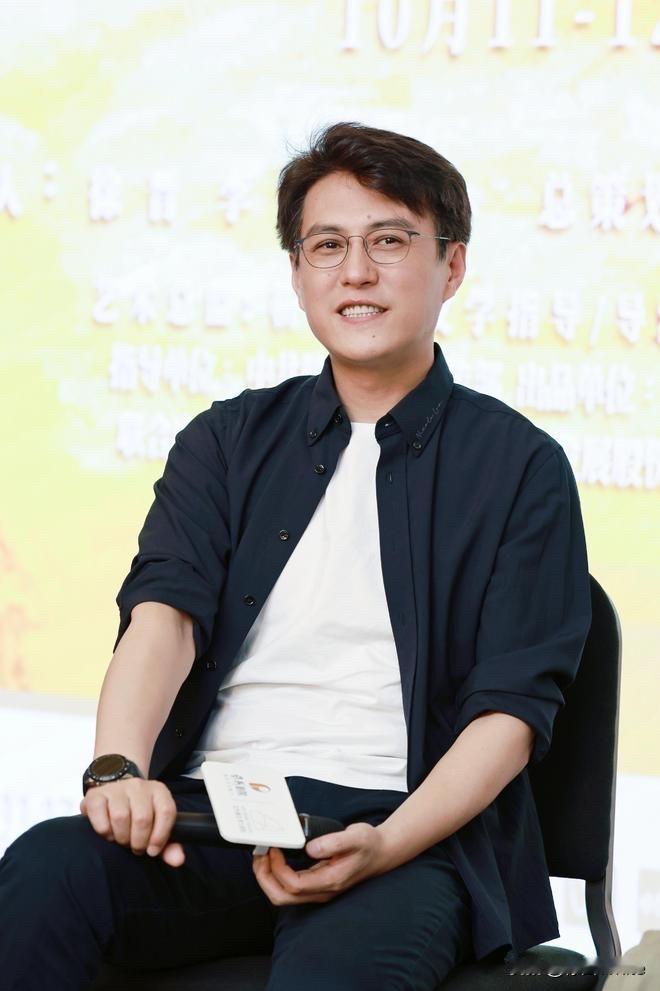 7月30日，靳东，吴谨言主演《守望者》40%版权收益被拍卖，报价1000w，没人