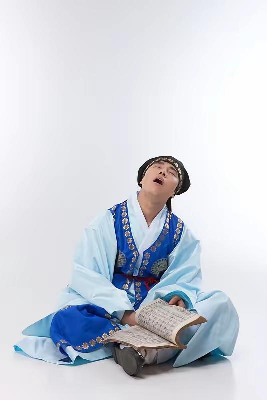 清朝一秀才去舅舅家借钱赶考，舅舅不借，舅妈却留他吃饭，结果舅舅当场翻脸清朝