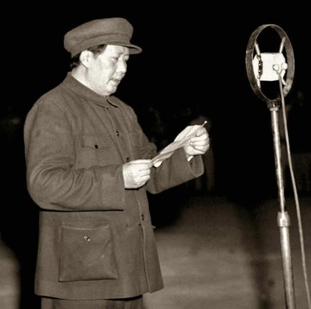 在1953年的一个晚上，朝鲜战争停战协议的初稿已经摆在彭德怀将军的桌上，他正要提