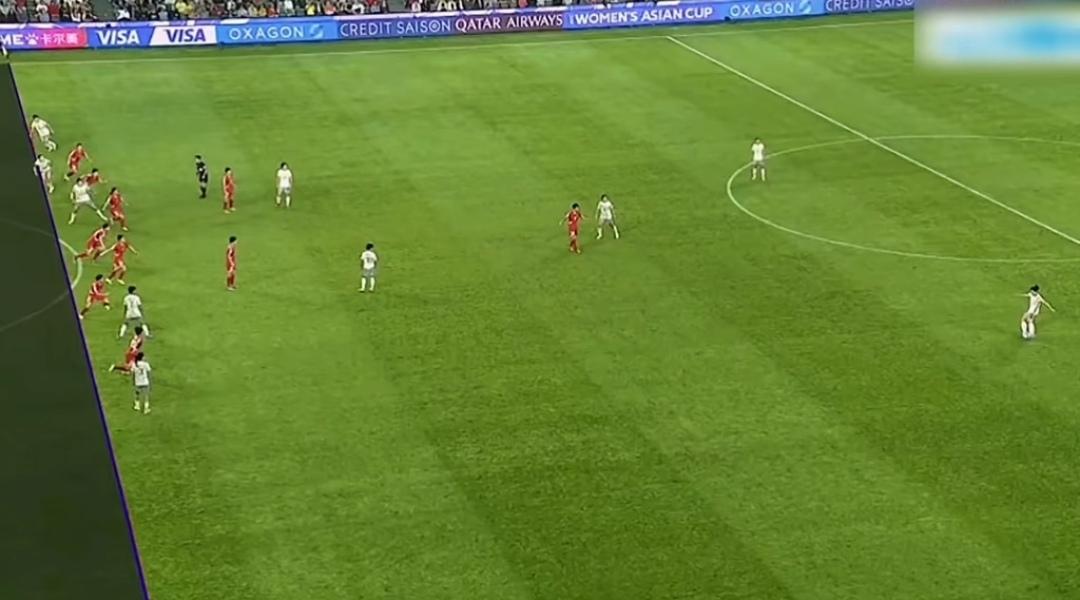 中国女足给球迷普及一次足球知识！女足亚洲杯上这个进球，引起不小争议，很多人都认为
