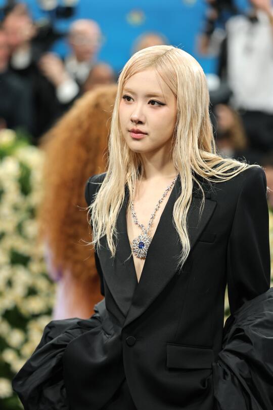 朴彩英出席Met Gala