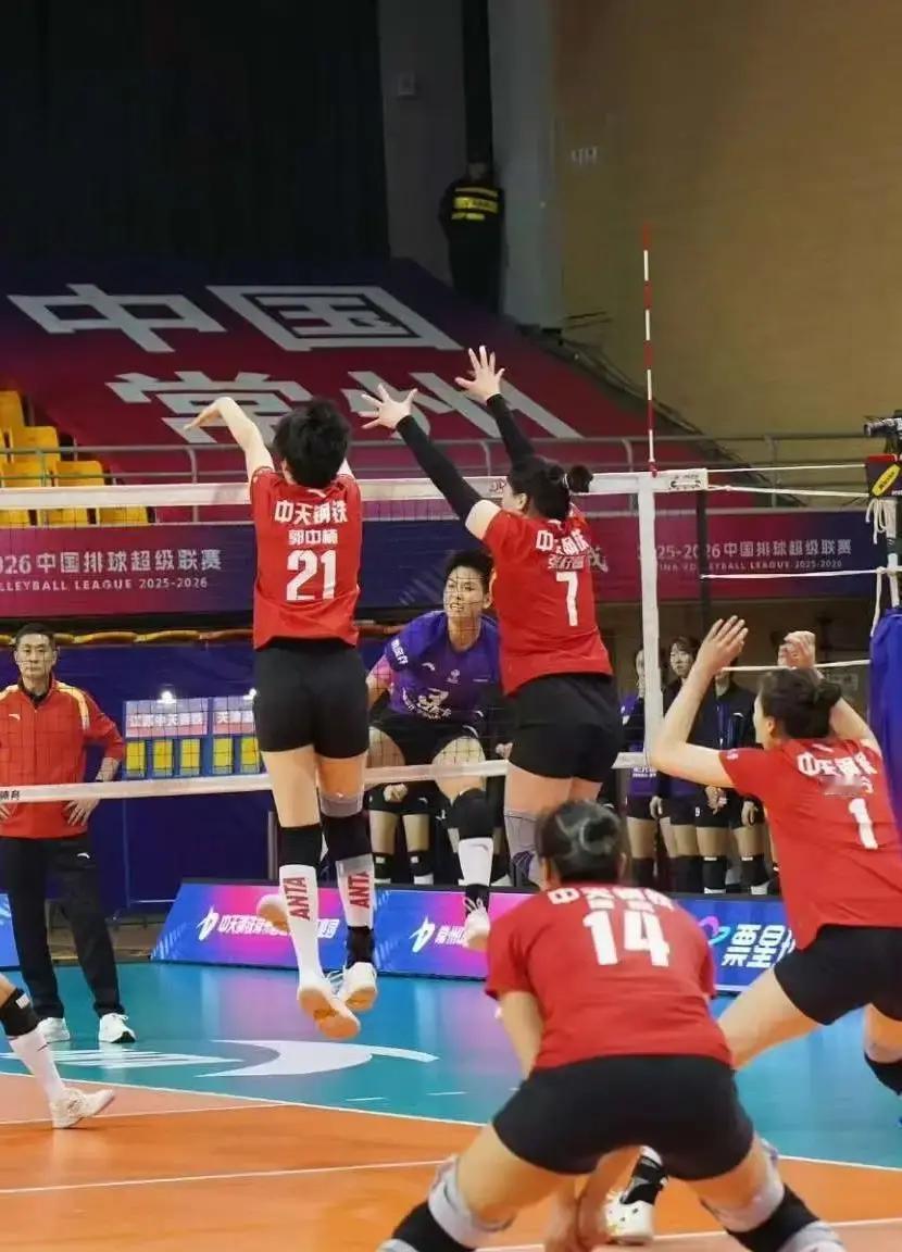 单场14拦！江苏女排网口统治力这数据够狠。12月20日打福建，江苏女排光拦