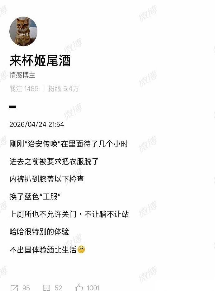 那个往抽烟大哥身上泼水的女人，镜头一转，自己却在楼梯间点上了一根。她理直气壮，