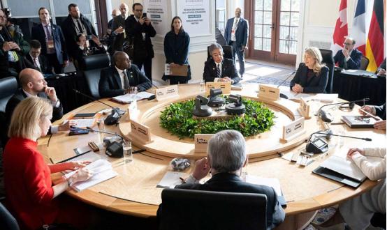 G7外长会彻底翻车，本该是盟友抱团秀团结的G7外长会，结果美欧当众互撕，一点外交