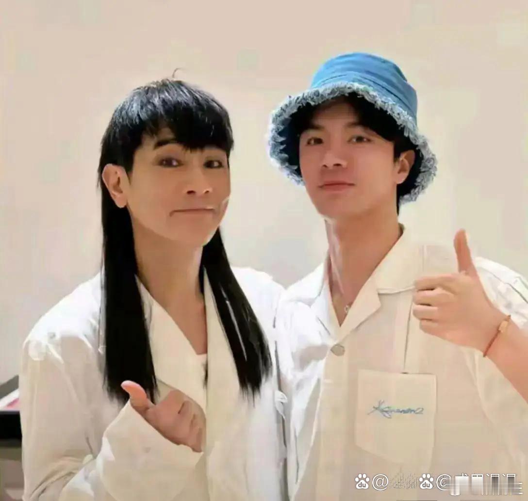 陈小春演唱会弄了新造型。好家伙，山鸡哥这造型，简直要上天！应采儿咋也不管管。