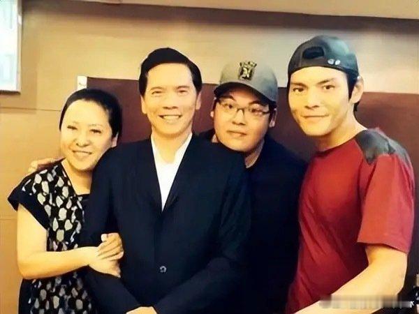 向佑不满遗产分配直喊不公平在豪门的世界里，遗产分配向来是一场没有硝烟的战争，近日