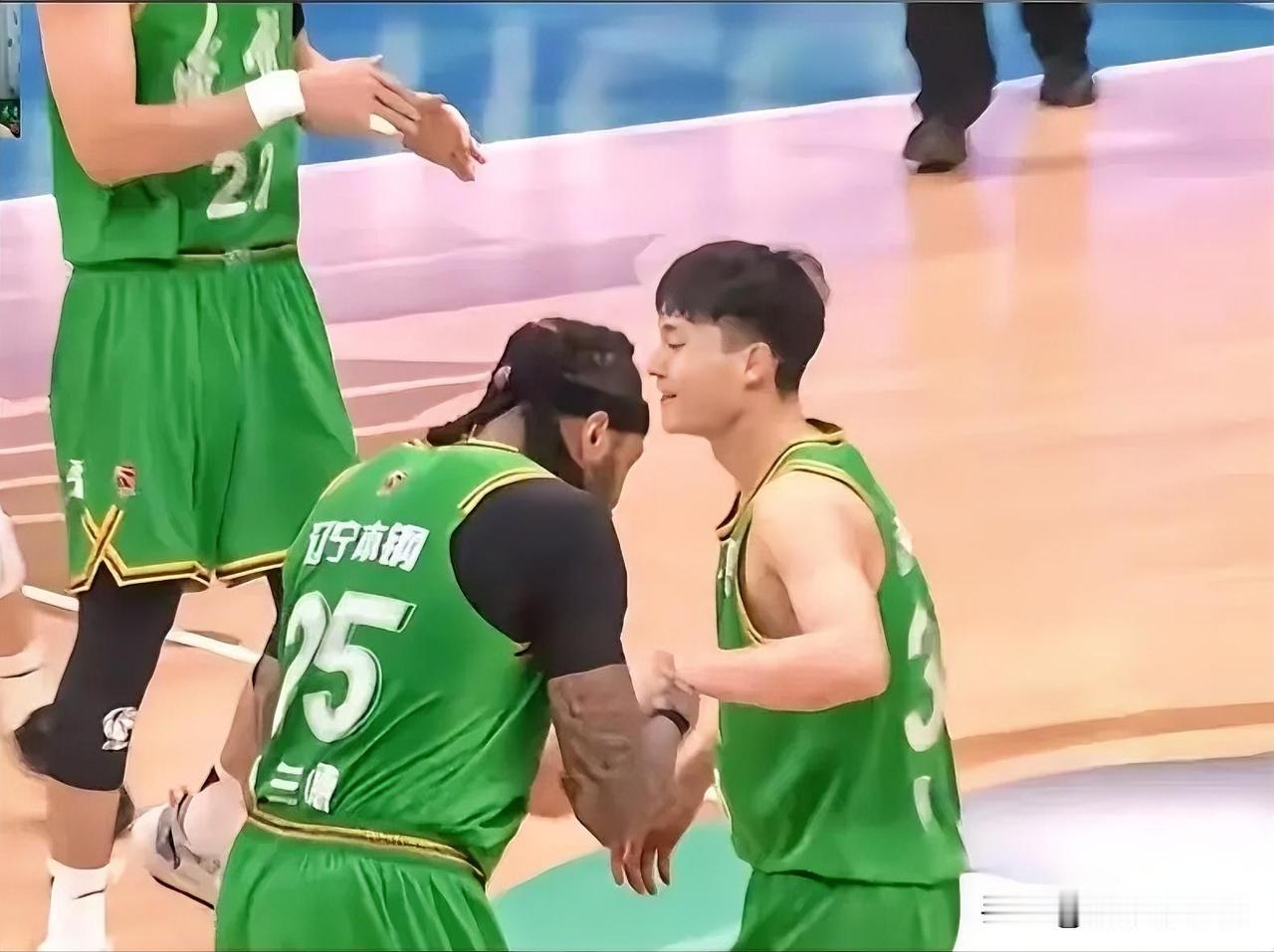 胜天津鄢手骐迎来爆发，只因为乌戈对手帝的使用方法有了一个改变，杨鸣却没有找到他的