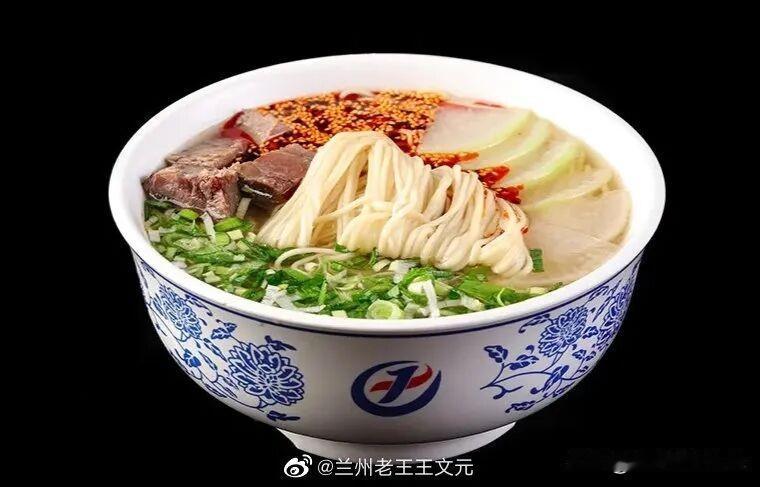 为什么兰州本地人吃完牛肉面，汤都剩下不喝？昨天一个网友给我留言了这样一个问题。说