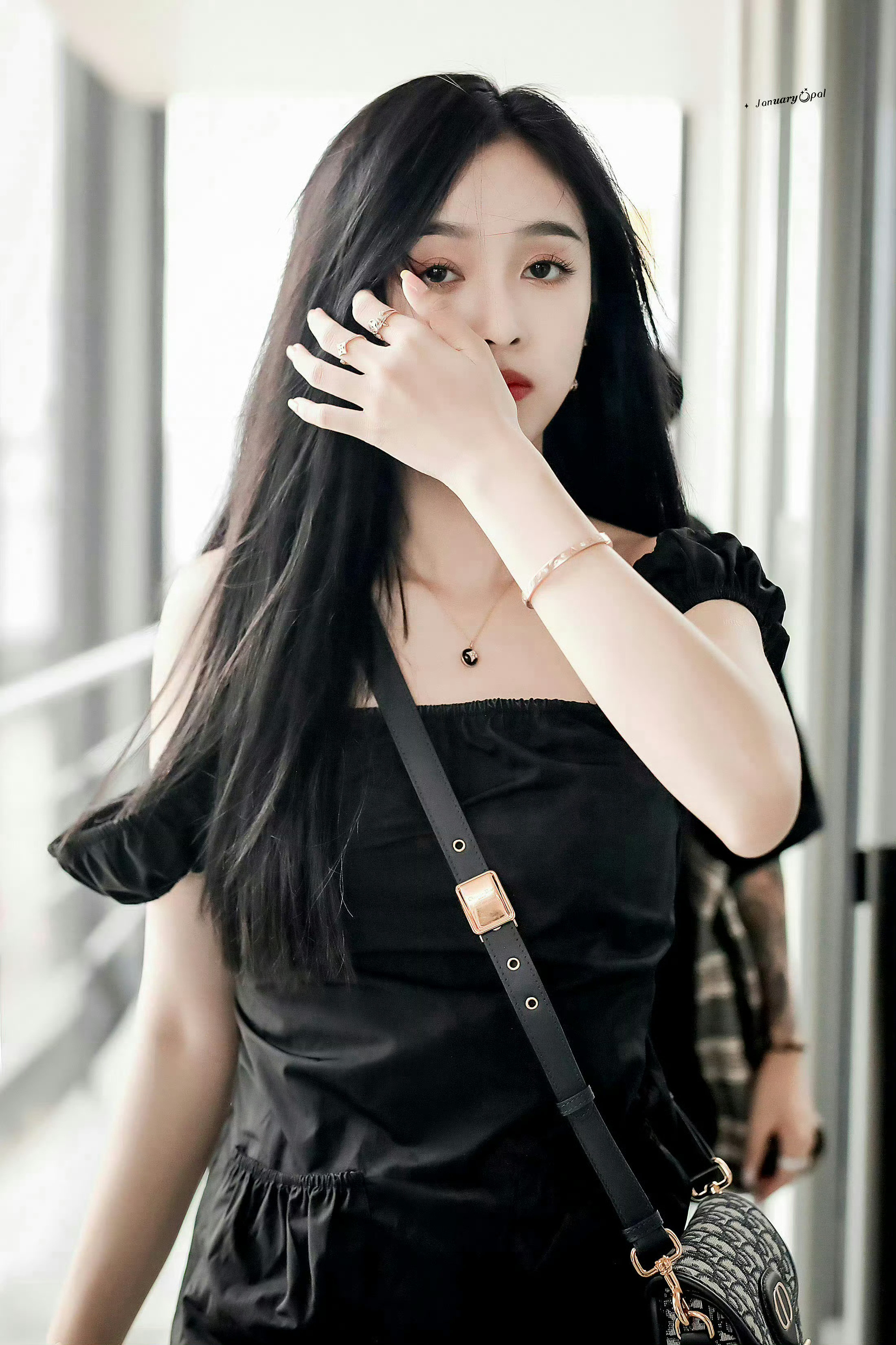 吴宣仪爱上另一个我💙吴宣仪辛凌【200804|上海虹桥机场🛫饭