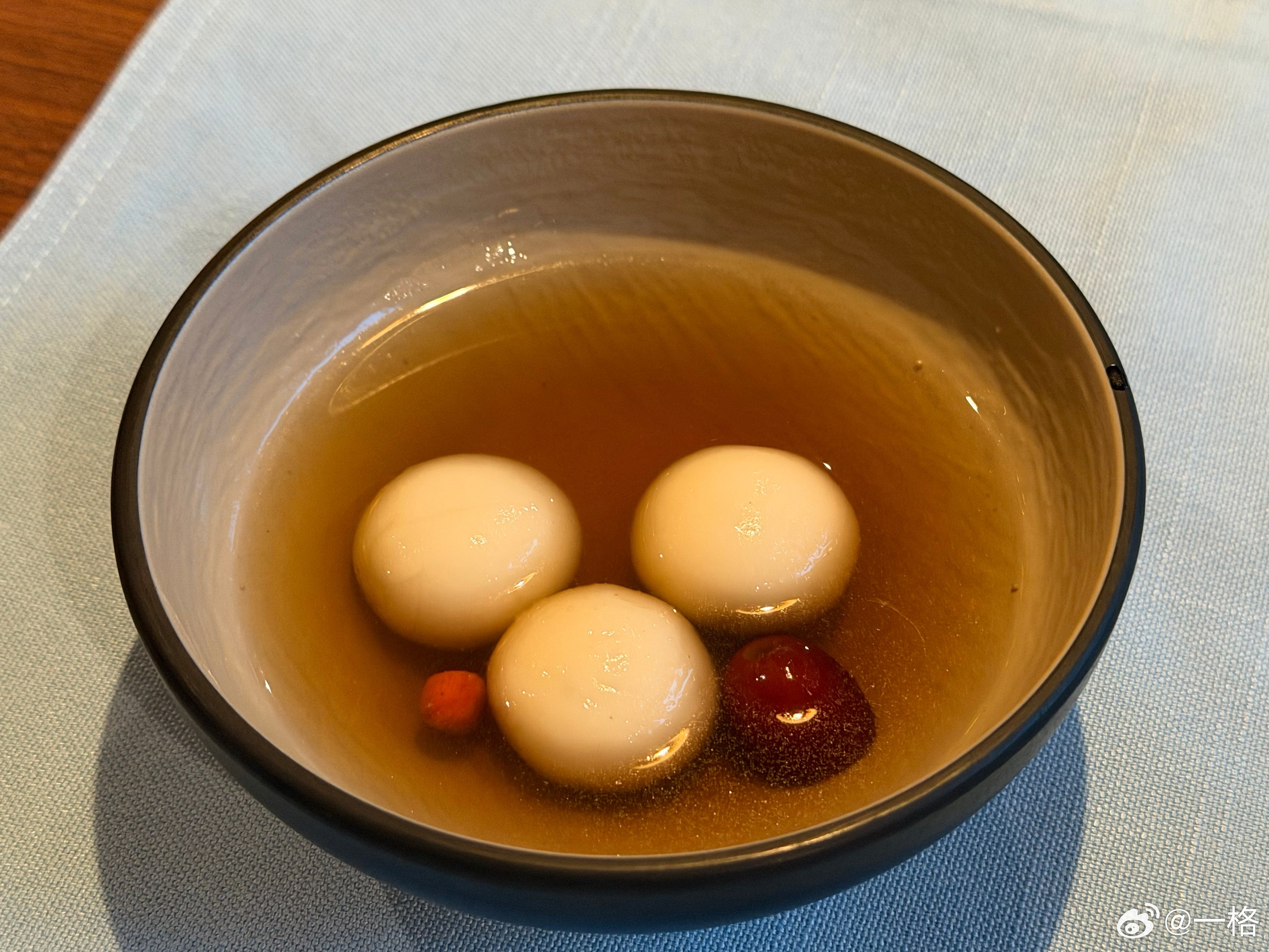 才发现今天元宵节，赶紧来一碗汤圆这家酒店的餐厅有意思。其实大部分酒店的自助餐口味