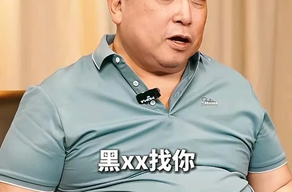 主持人问王晶：“你有被黑社hui威胁过吗？”王晶：“没有什么特别的威胁，