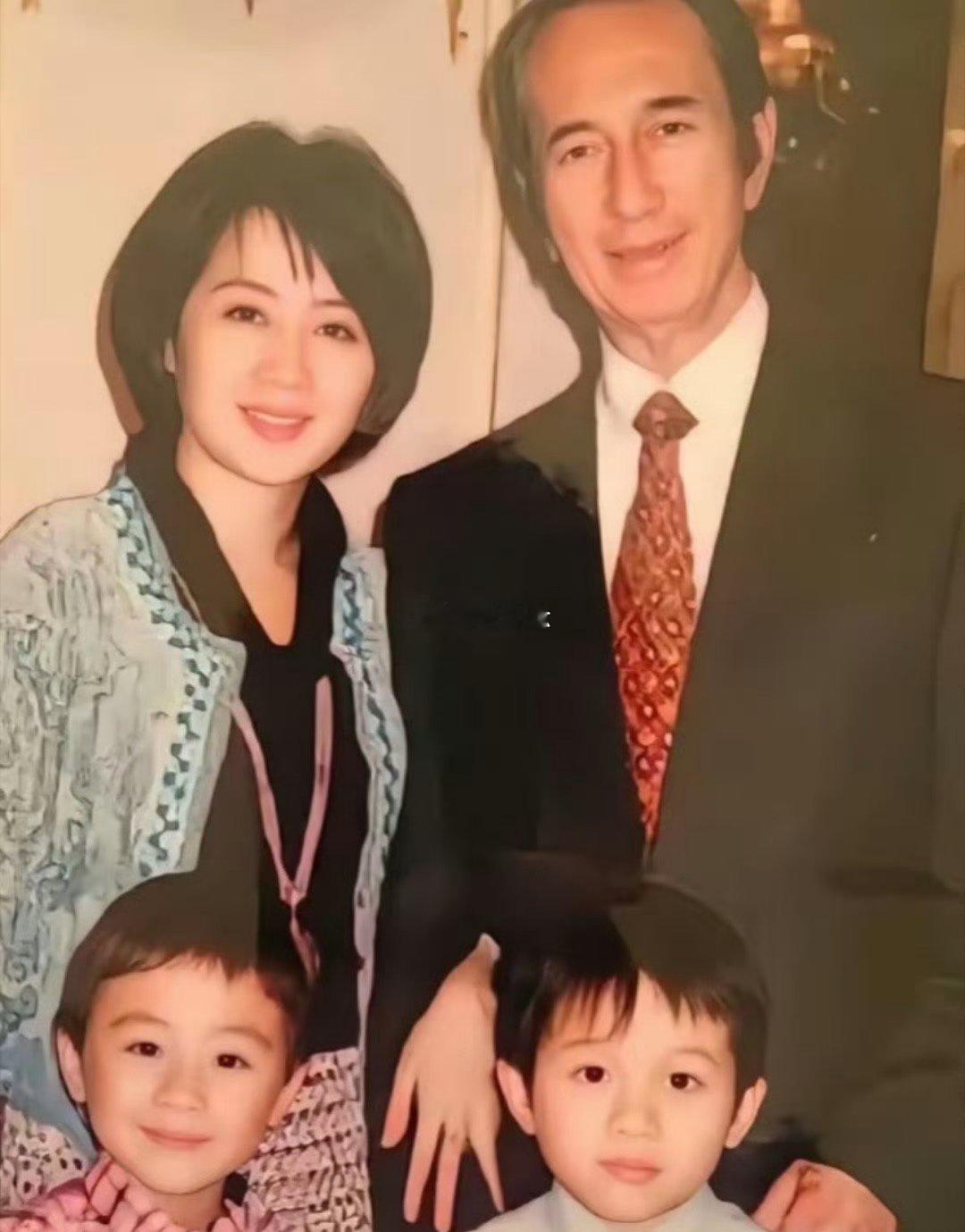 年轻的梁安琪也太美了，怪不得何鸿燊一定要追到她​​​