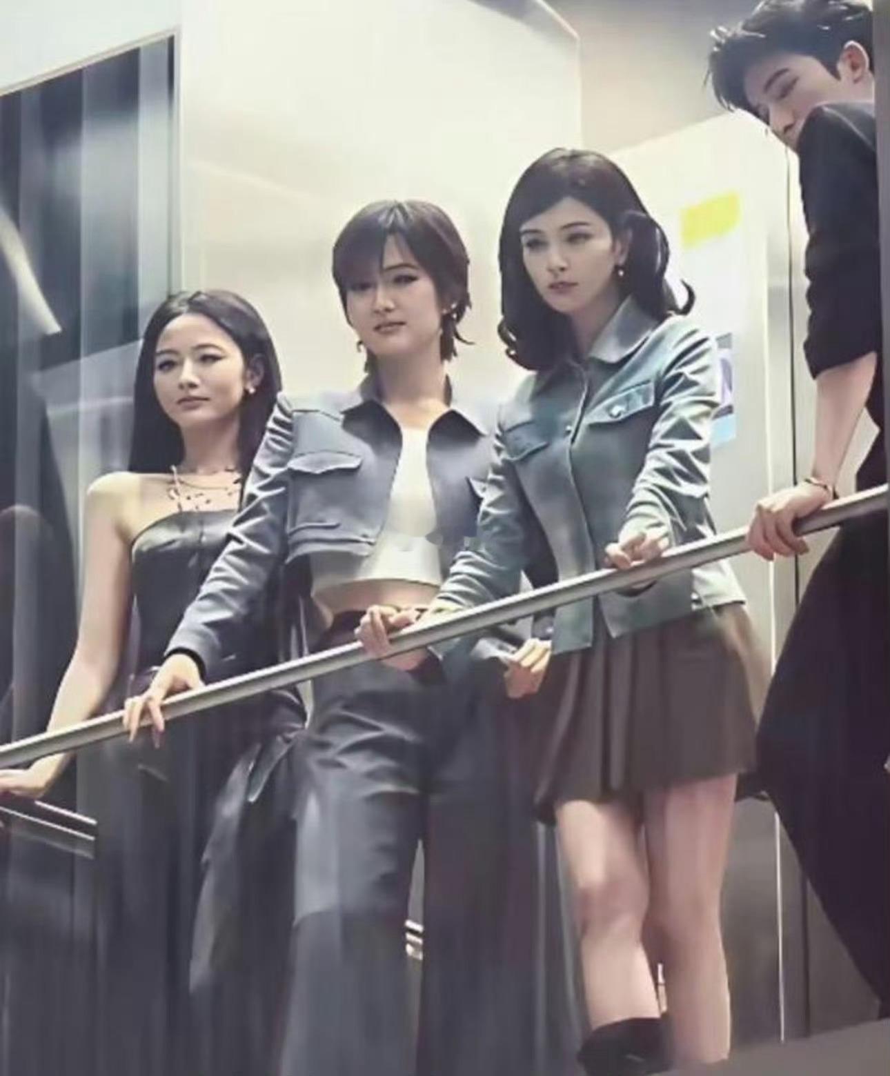 突然有点懂于正了，赵晴那模样可太出众了。