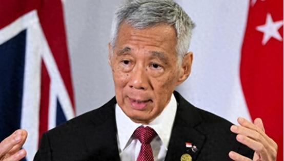 李显龙在新加坡当了20年总理，如今以国务资政身份去伦敦开会，直接放话：中国老了，