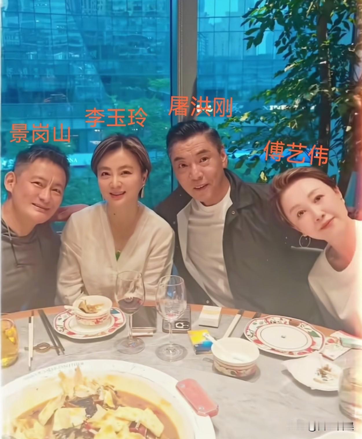 62岁傅艺伟，罕见露面！5月13号，62岁的傅艺伟突然在社交账号晒出了和李
