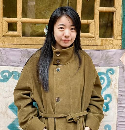蒋方舟回应被指论文造假。她全盘否认了肖鹰教授的指控。仅承认存在引注不规范