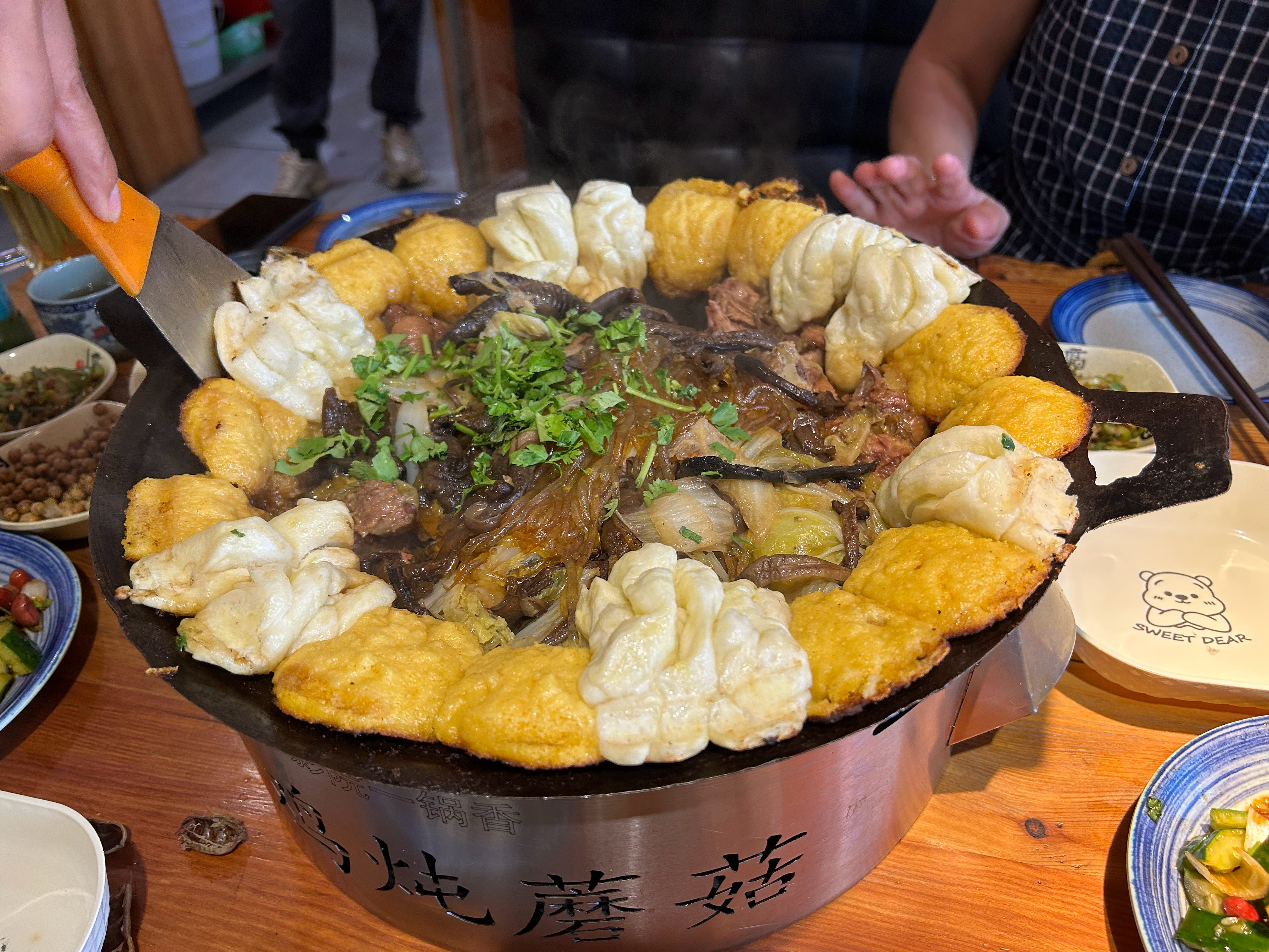 小鸡炖蘑菇还加了一斤的排骨​​​
