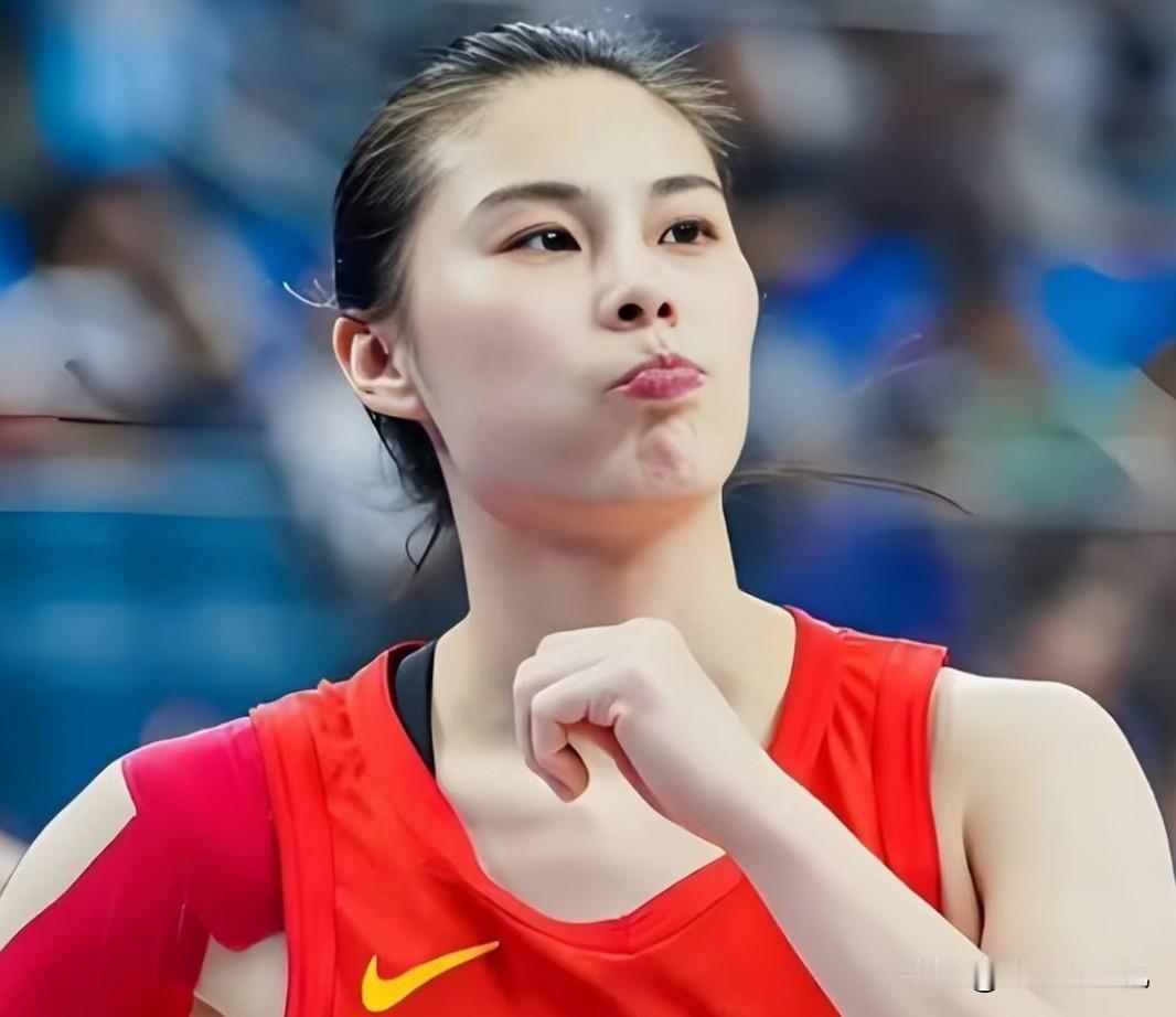 王思雨真是气坏了！中国女篮VS韩国女篮最后9.1秒，王思雨上前战术犯规被判违体，