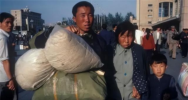 改革开放，让部分人先富起来，这很快就做到了，而且富得让人无法想象，富人过起了锦衣