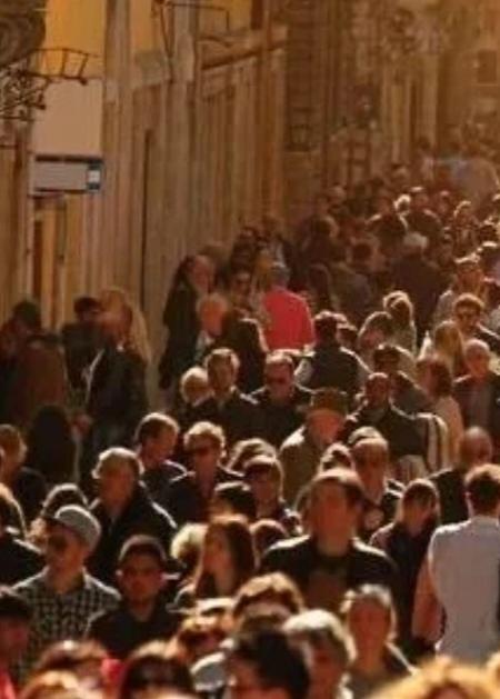 为什么国家现在在花式催生，关健是人口持续负增长，若新生儿无法持平或超过老去的人口