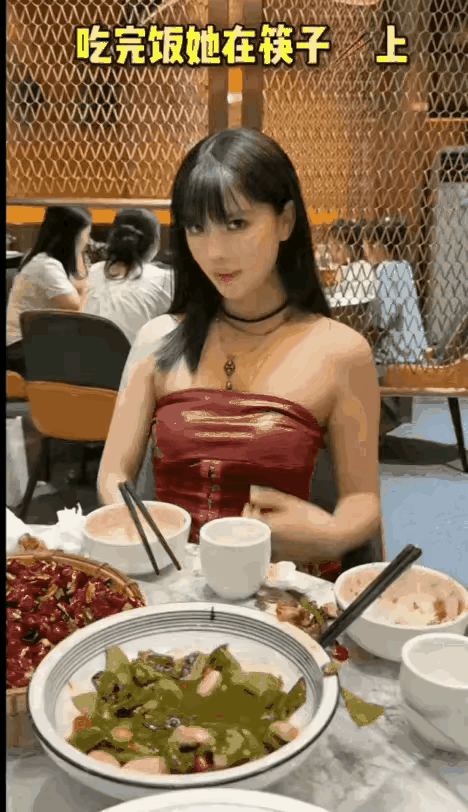 她这是什么意思啊？有别有深意吗？