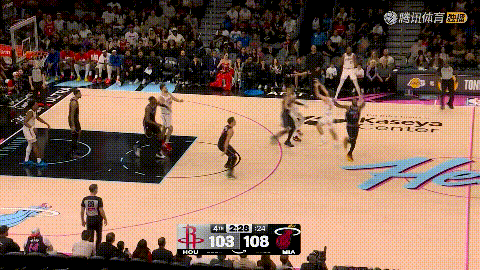 热火球星维金斯终于出了一口恶气！在今天热火主场迎战火箭的比赛中，当时比赛进行到了