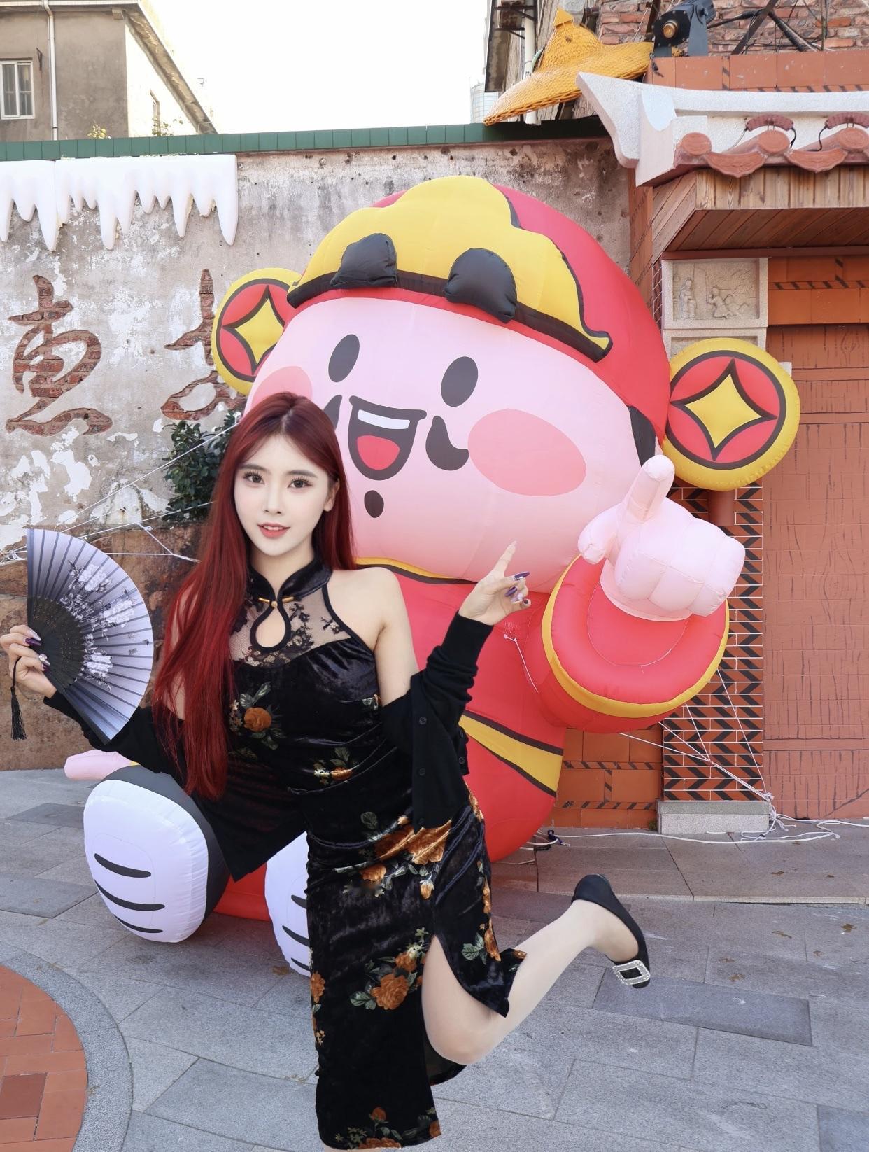 有气质的穿搭如何打造?同色系搭配很显高级。