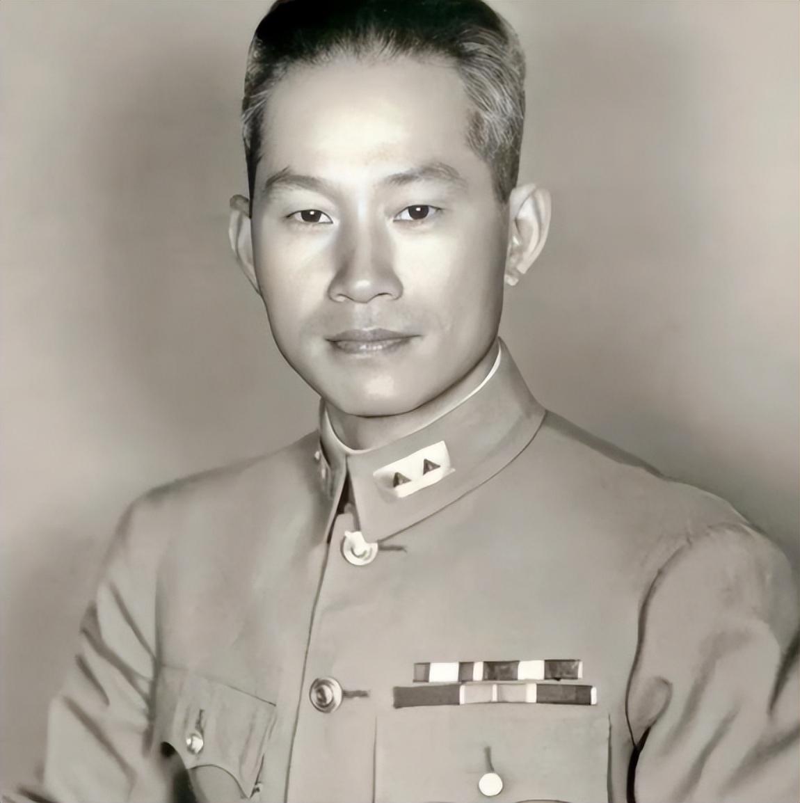 1951年深夜，抗日名将孙立人累得眼皮打架，摸黑上床顺手一搂，手感完全不对！他猛