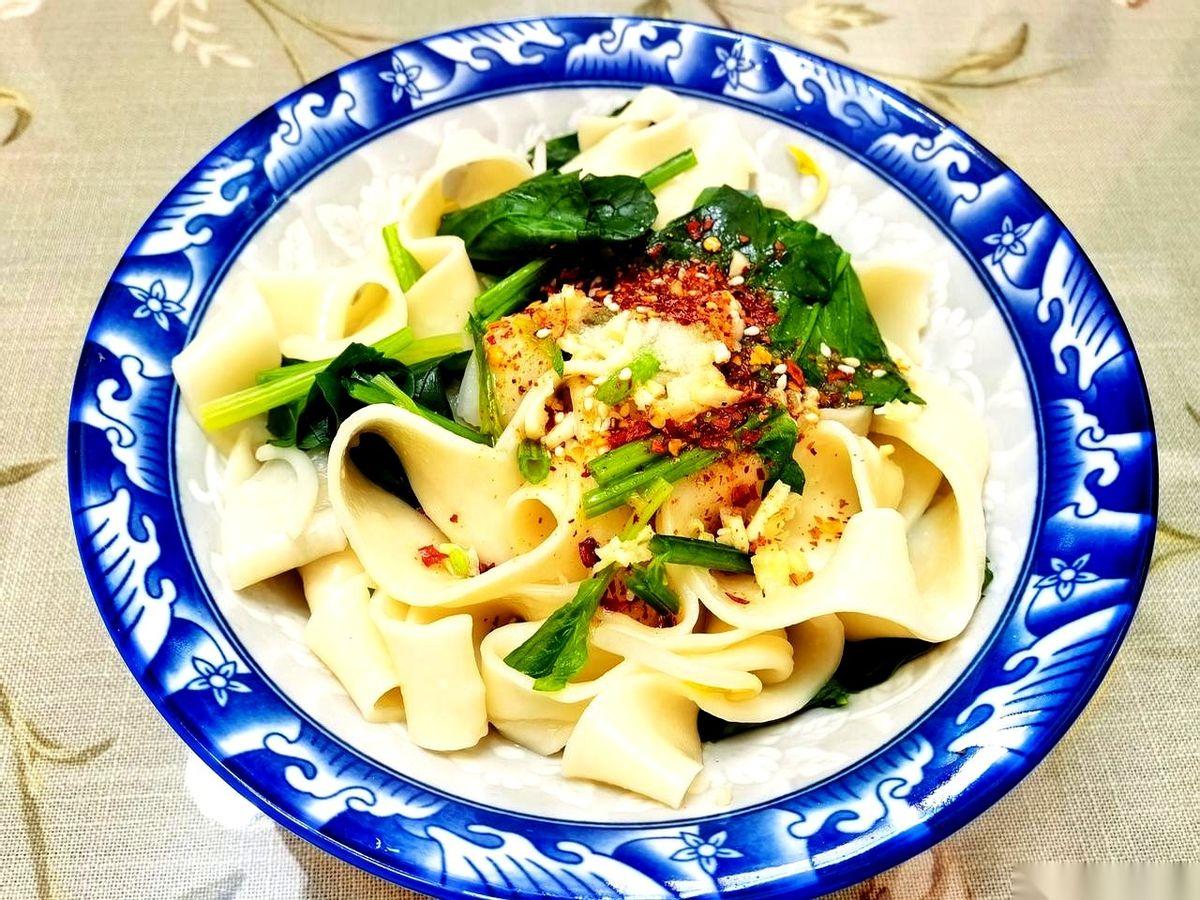 下午三点收到条微信，“不回来吃了”。得，我这吭哧瘪肚想好的一大桌子菜，什么牛肉