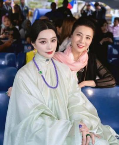好家伙，一下子1.2万人点赞，都喊着基因太牛了。母亲节那天范冰冰在Instag