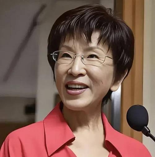 为什么洪秀柱不支持张亚中？因为张亚中不懂温柔，不解风情，不知道怜香惜玉！那为