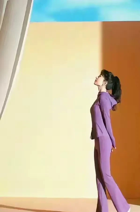 杨紫确实瘦了，目测只有80多斤，但是有两个致命缺点注定进入不了美女行列。