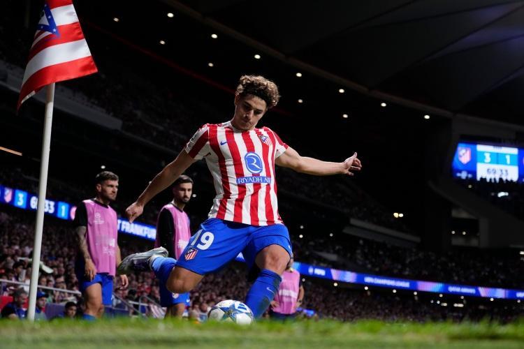 马竞被巴萨逆转，西蒙尼的战术没看懂，防守反击不坚决，后防线提那么高，自己的边锋速